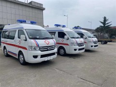3台福田G7医院救护车整装待发