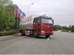 解放J6L散装饲料运输车送往山东莱阳，5.5KW西门子电机