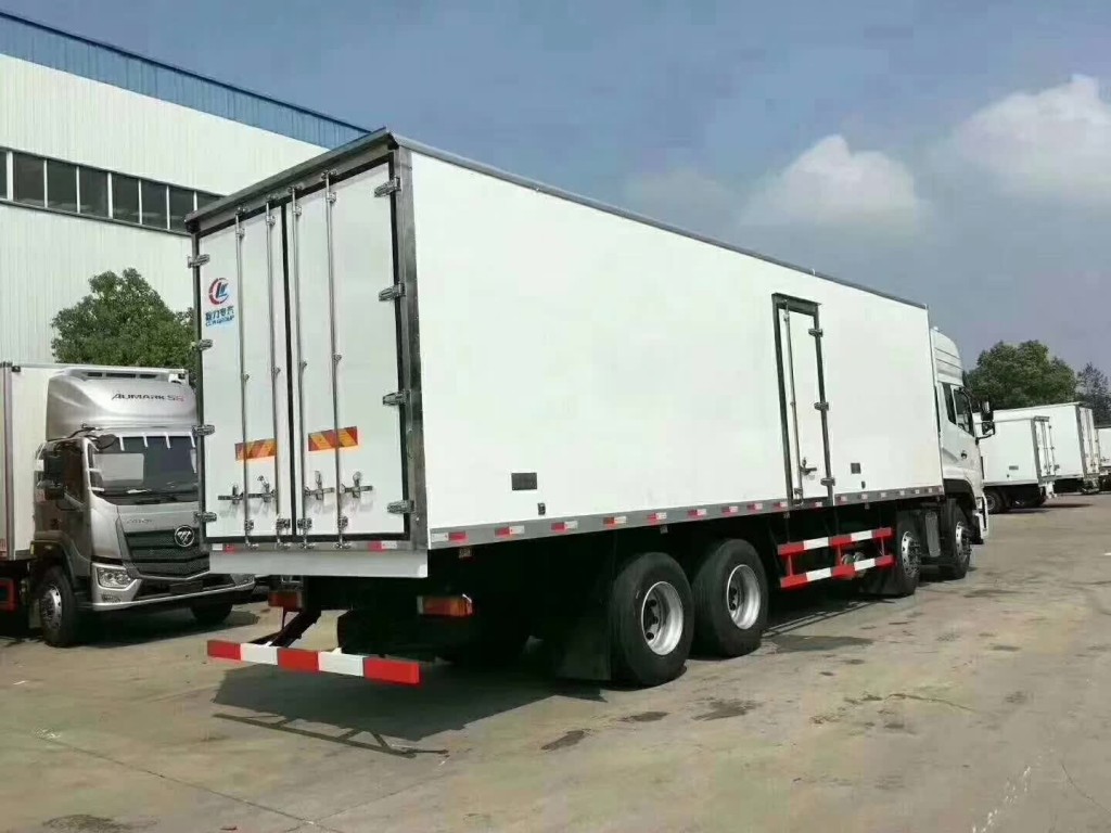 东风天龙9.4米冷藏车